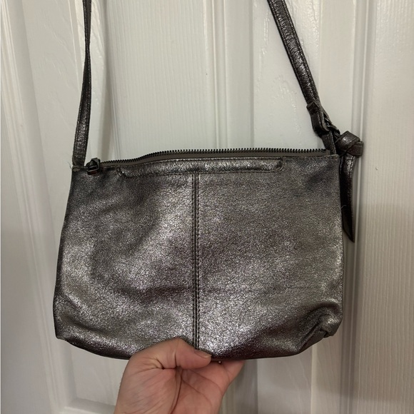 Hobo metallic Leather Crossbody Bag - Picture 2 of 6